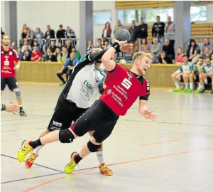 Wenn HSG-Kreisläufer Paul Junker so gekonnt freigespielt wird wie in dieser Szene und dieser dann einlocht, dann darf der Anhang aus Bad Ems und Bannberscheid auch in Bendorf auf Zählbares hoffen. RLZ-Foto: Andreas Hergenhahn.