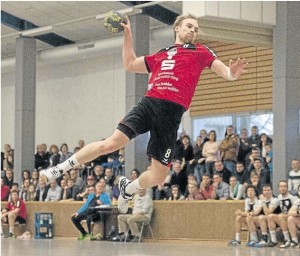 Ob die Wirgeser Halle wieder so voll wird wie gegen den TuS Weibern? Fabian Hering (Foto) und die HSG Bad Ems/ Bannberscheid wollen mit einen Sieg gegen die HSG Irmenach-Kleinich-H. auf Platz sieben springen. RLZ-Foto: Michelle Saal.